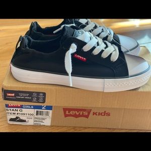 Levi’s girl sneakers size 2